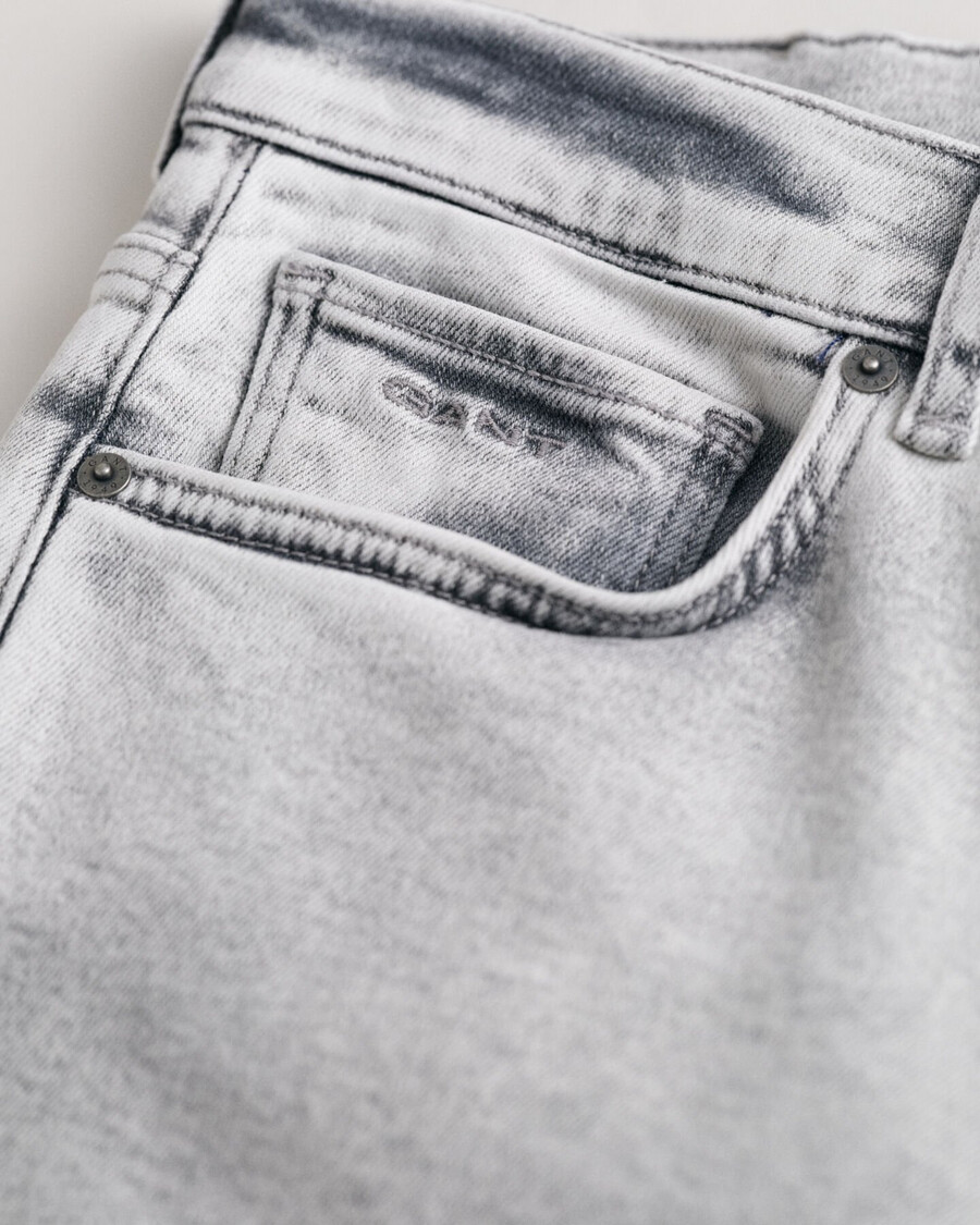 blugi slim fit pentru adolescenți - gri purtați