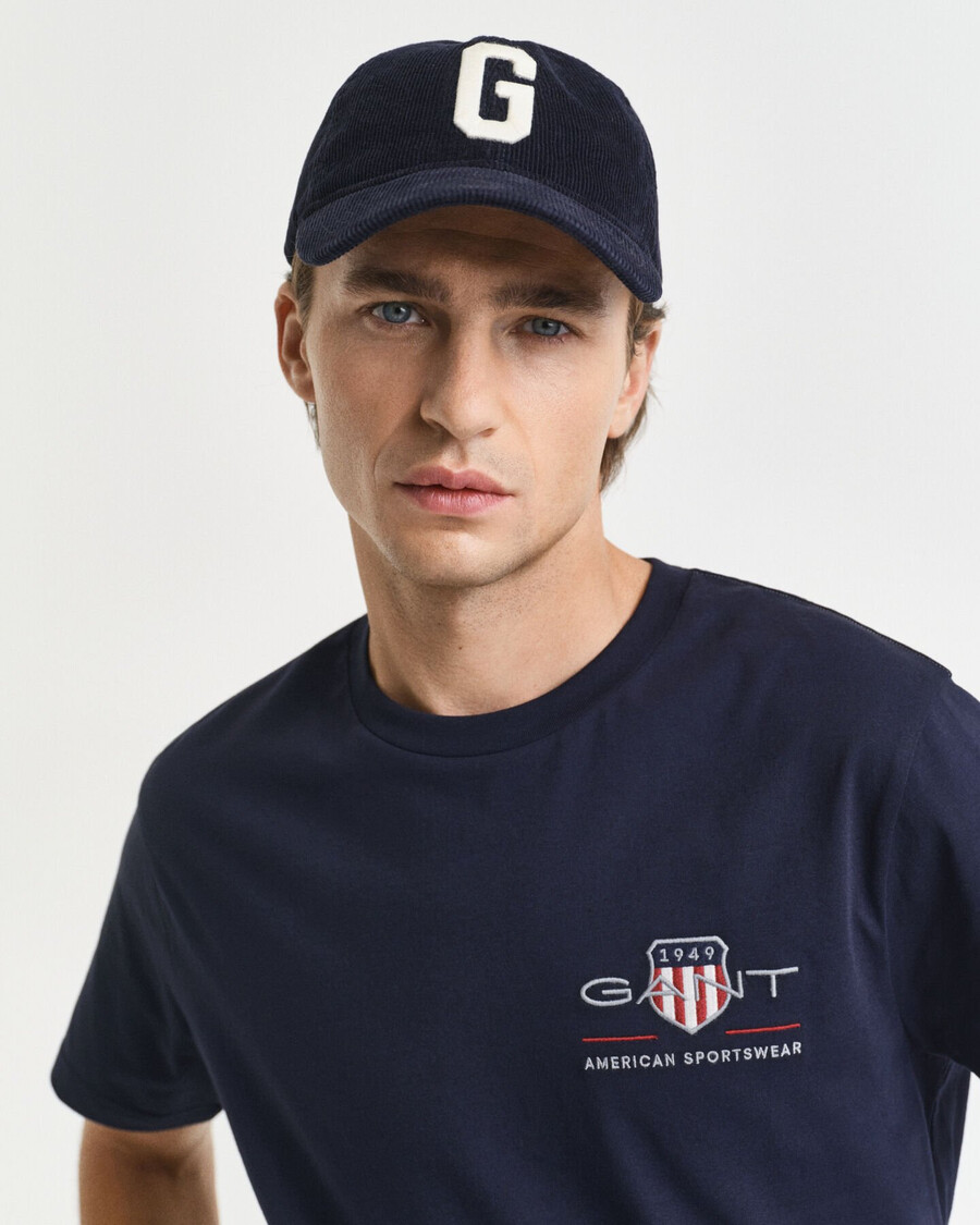 tricou brodat cu scut de arhivă - albastru seară