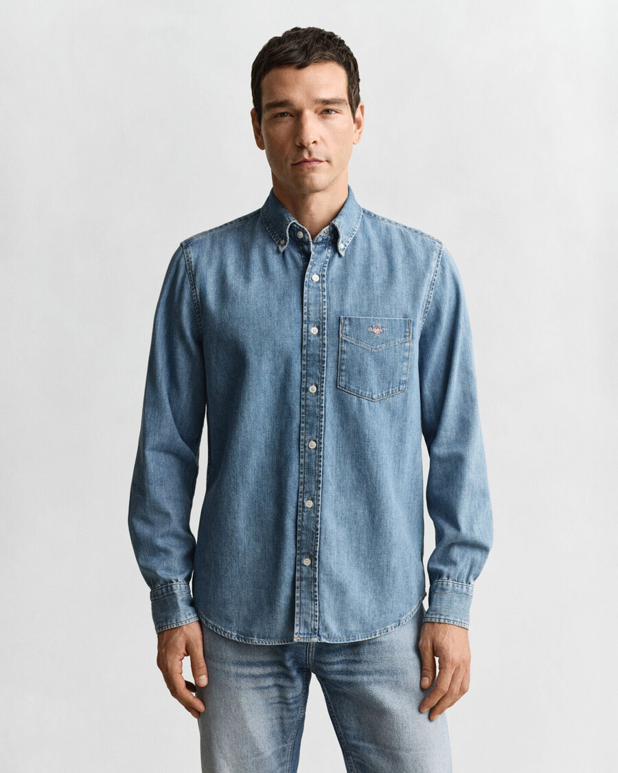 cămașă din denim cu croială regulată - albastru semideschis purtată