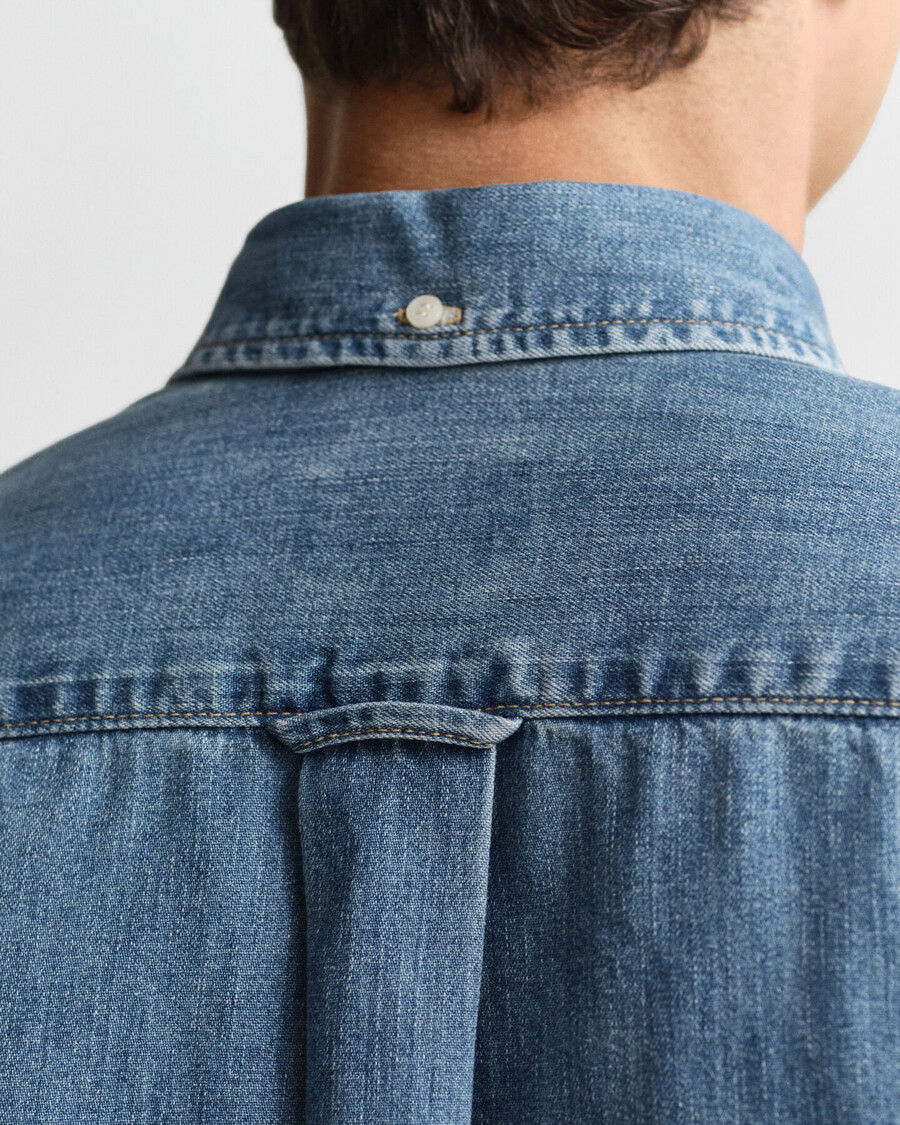 cămașă din denim cu croială regulată - albastru semideschis purtată
