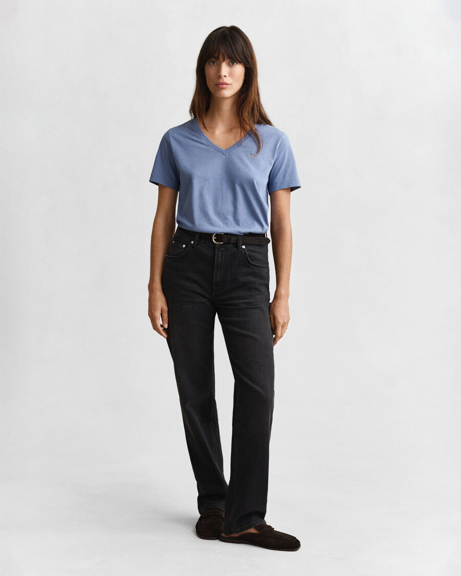 tricou cu guler în v și imprimeu shield - denim decolorat