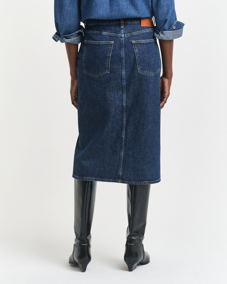 fustă midi din denim cu nasturi - albastru închis purtată
