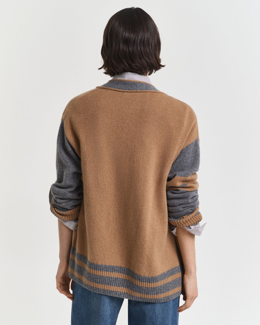cardigan varsity cu guler în v - maro whisky