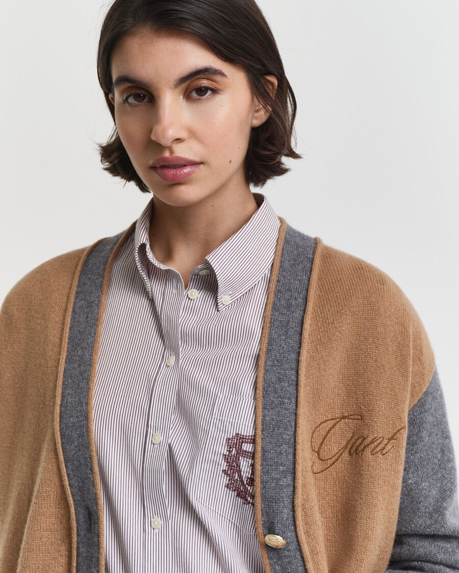 cardigan varsity cu guler în v - maro whisky