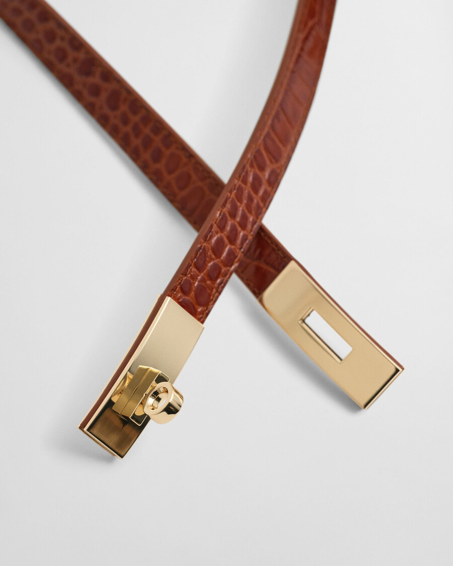 curea cu cataramă turnlock cu efect de crocodil - cognac